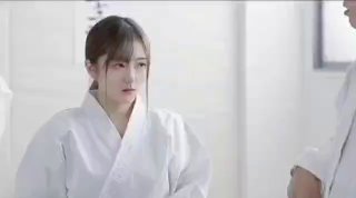 ゲリラ豪雨を避けホテルで雨宿り。人妻と童貞が2人きりで何も起こらないはずが無く…五十嵐なつ